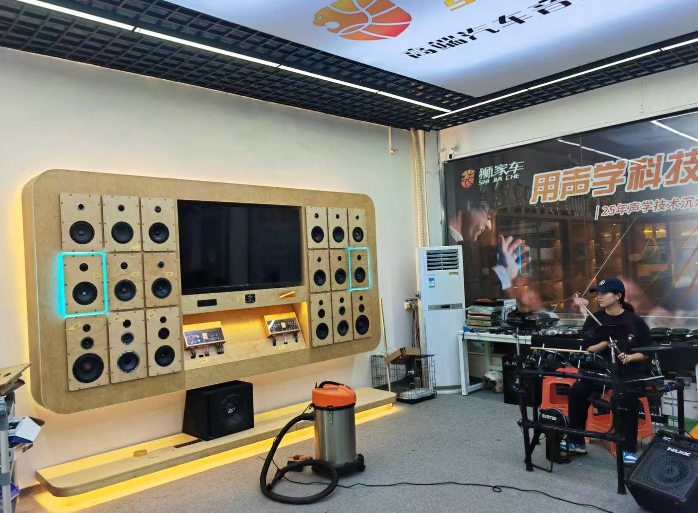 车门隔音、喇叭安装或布线施工过程