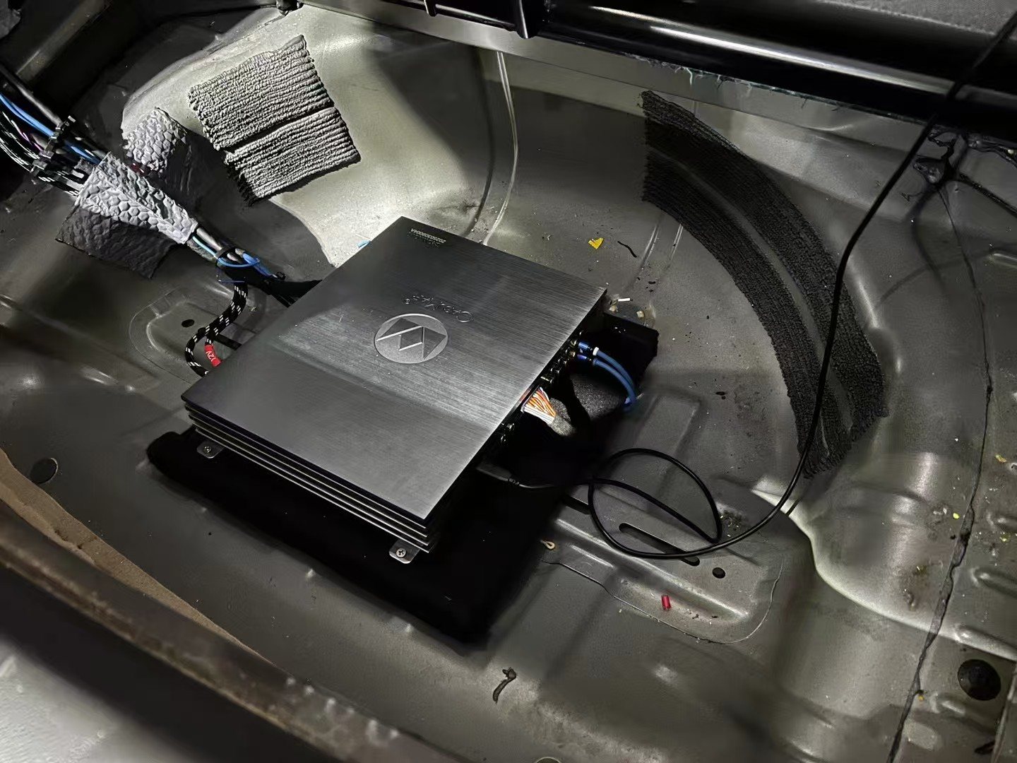 DSP调音、功放、低音炮或产品实拍